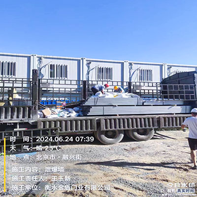 北京泄爆墙原材料已运送至现场正在卸货